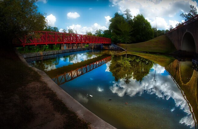 Building Photo - 15 Rockledge Dr