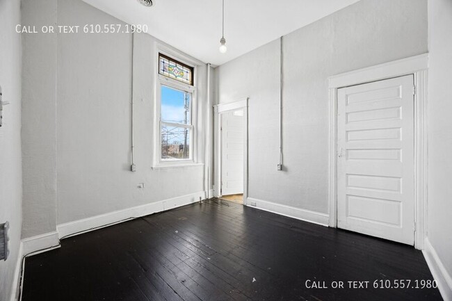 Building Photo - Spacious 2 Bedroom 1 Bathroom  Apartment i...