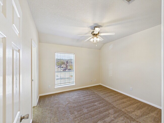 Building Photo - 1001 Krenek Tap Rd