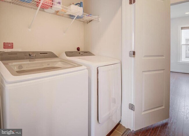 Building Photo - 13348 Sherwood Park Ln