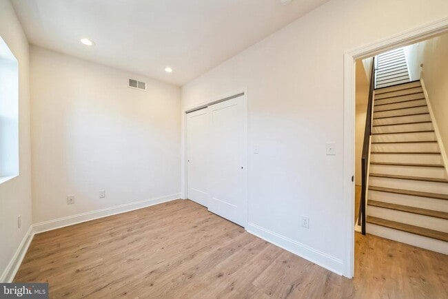 Building Photo - 840 Leland St