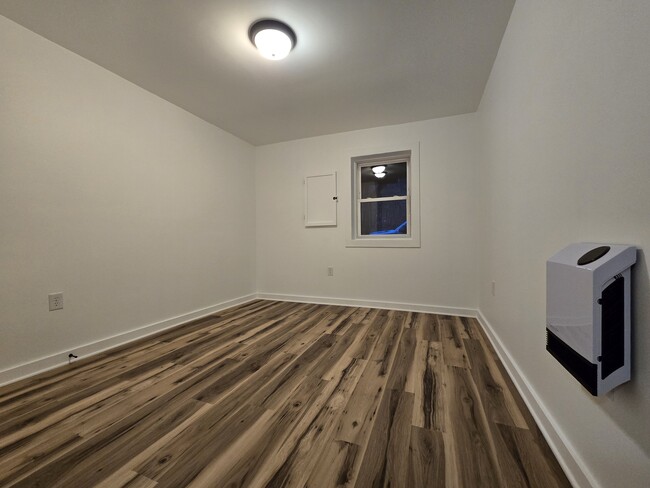 Building Photo - Ground Apt #3