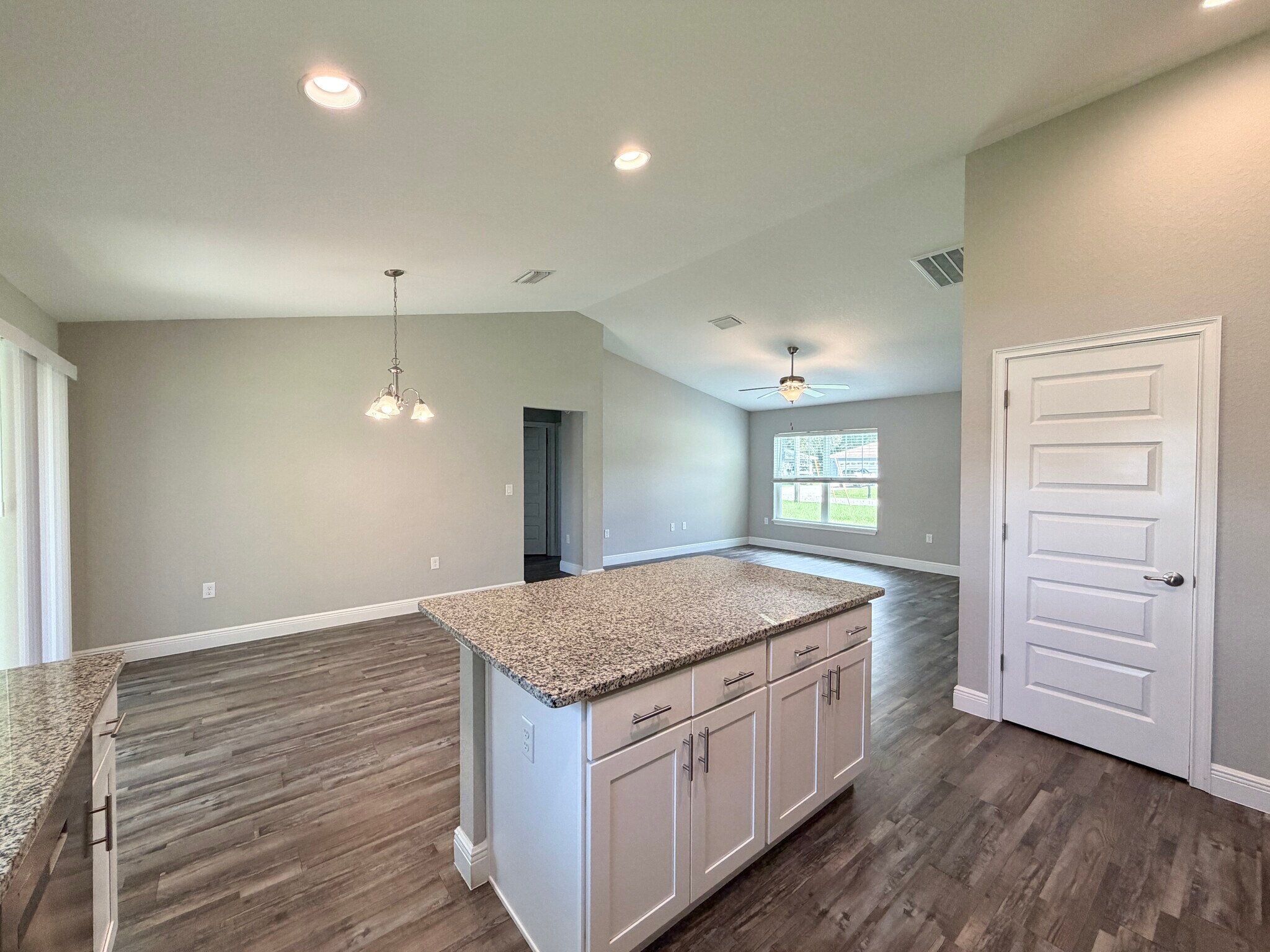 Building Photo - 9 Larch Dr