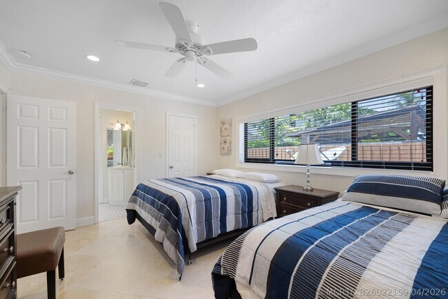 Building Photo - 3211 Seaward Dr