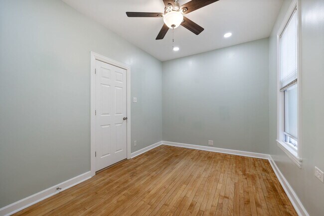 Building Photo - 2324 N Harding Ave