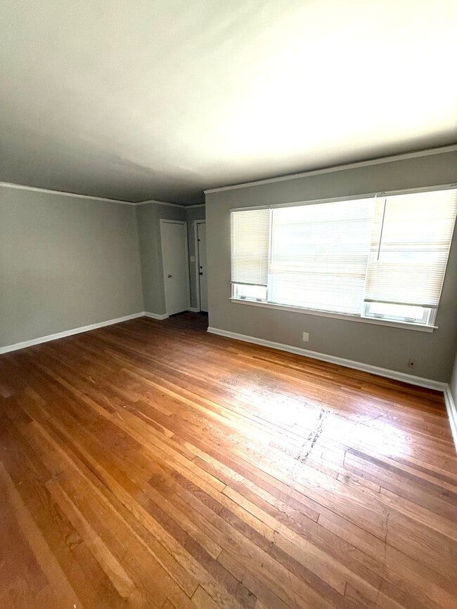 Building Photo - ** 3 bed 2 bath located in Morningview **Call (334-366-9198 for a  self viewing)