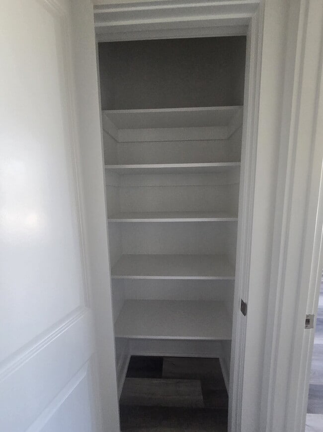 Building Photo - "New 3-Bed Oasis with Quartz Finishes and Modern Look!