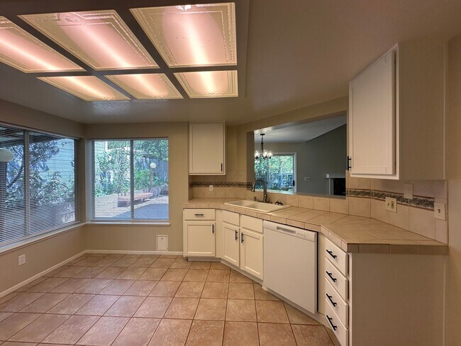 Building Photo - 2-Bedroom Home with Loft in Lakeridge Springs