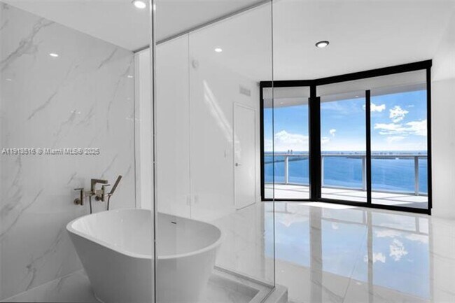 Building Photo - 700 NE 24th St