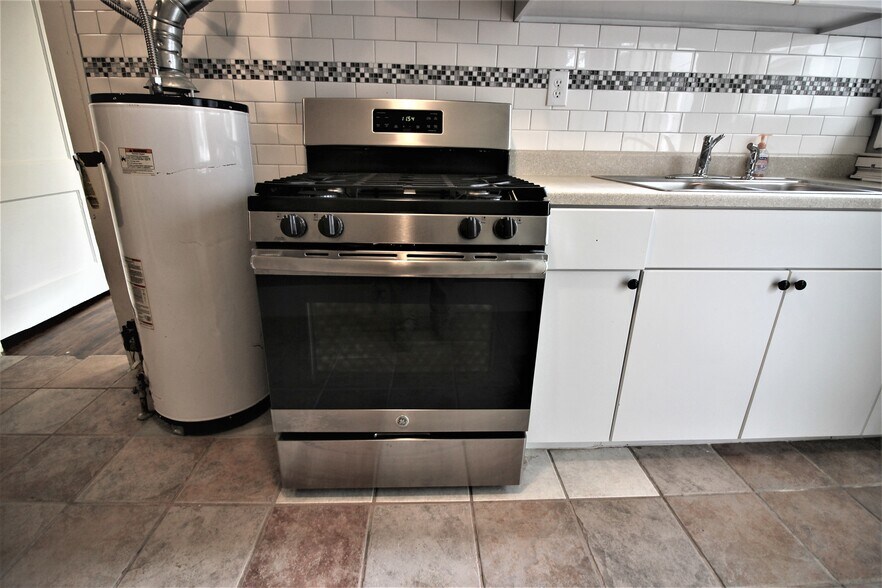 Building Photo - 4405 Woodside St