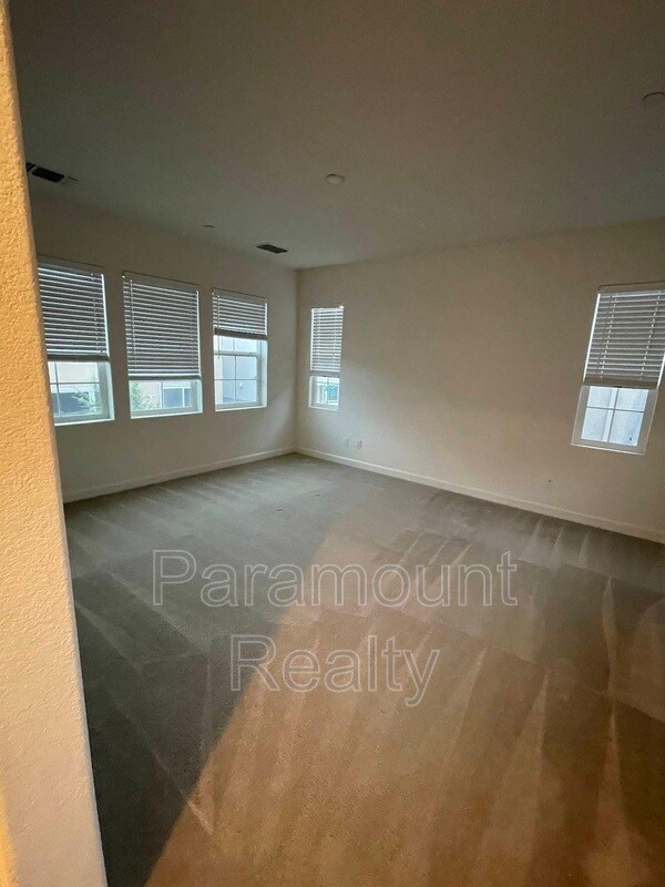Building Photo - 538 E Marcello Ave