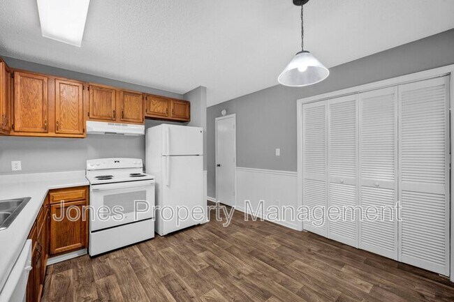 Building Photo - 2620 White Oak Ln