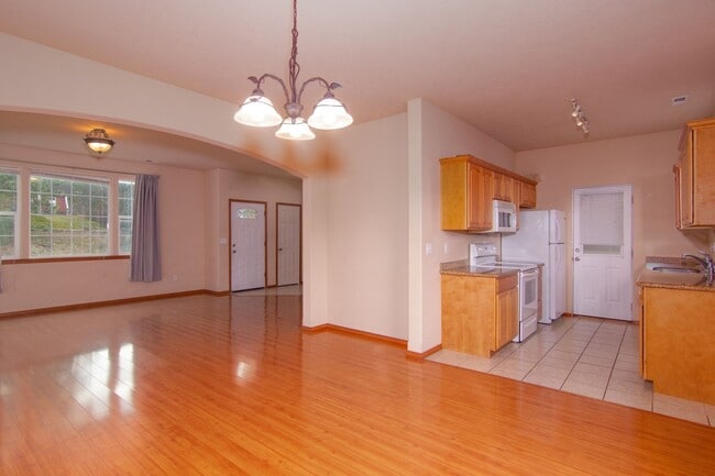 Building Photo - 515 S Garfield St