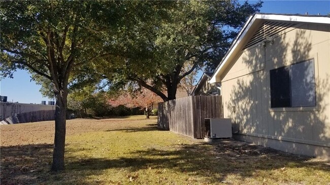 Building Photo - 1011 Markham Ln