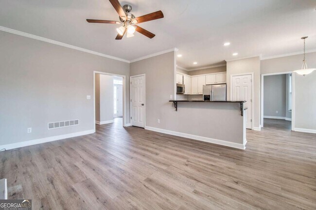 Building Photo - 2011 Town Lake Hills W