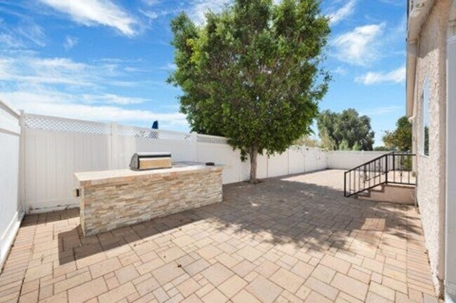 Building Photo - Fully Furnished Elegant Home