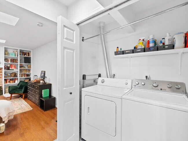 Building Photo - "Spacious 4-Bed Oasis with Scenic Views an...