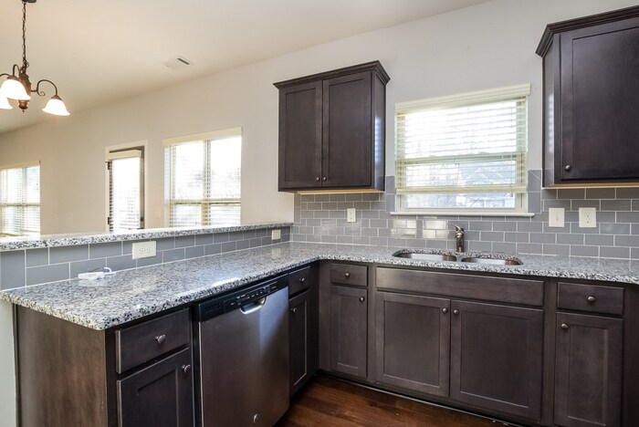 Building Photo - 333 Castle Top Ln SE