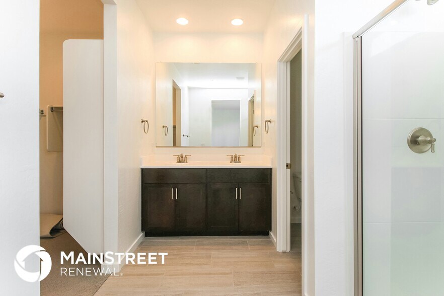 Building Photo - 4386 Greenleaf Dr