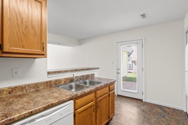 Building Photo - 5009-5011 Betty Jean Way