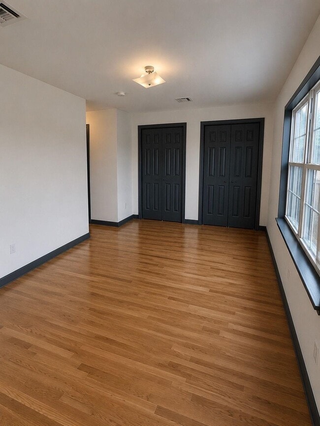 Building Photo - 28 4th St