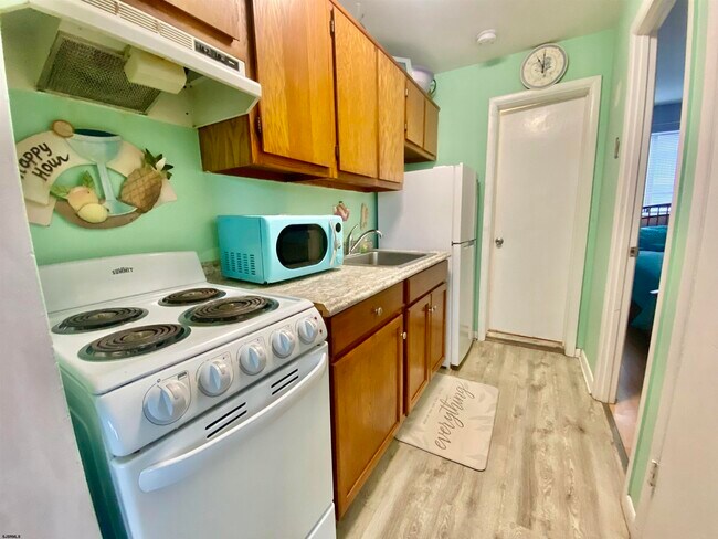 Building Photo - 212 W Brigantine Ave