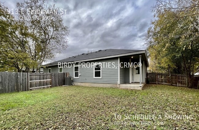 Building Photo - 913 E Seidemann St