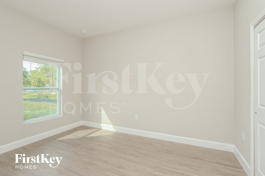 Building Photo - 664 Weaver Rd SW