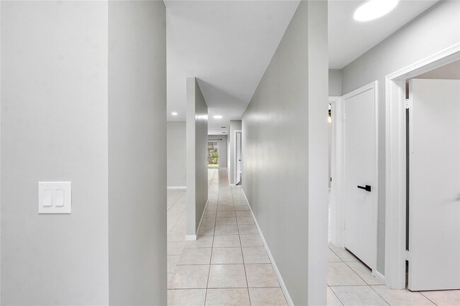 Building Photo - 3843 NW 81st Terrace