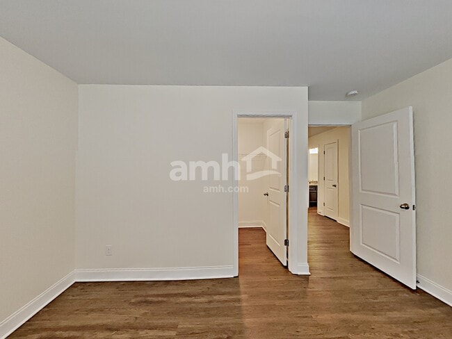 Building Photo - 433 Charity Ln