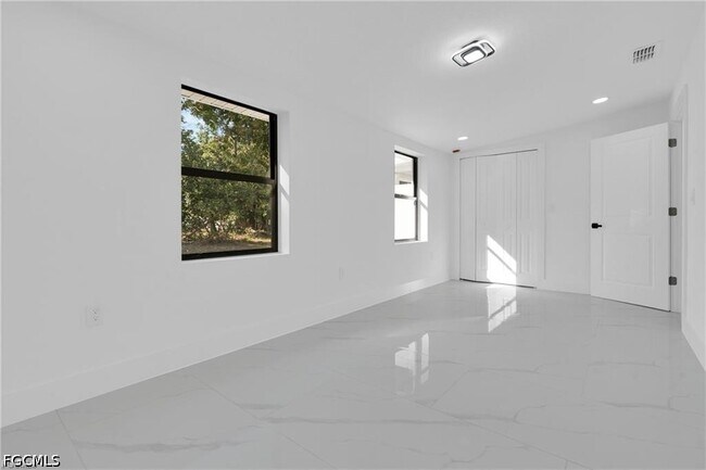 Building Photo - 356 New York Dr
