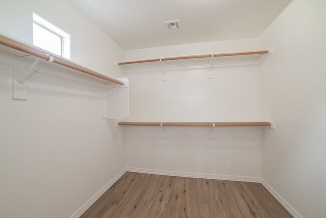 Building Photo - 6518 W Red Fox Rd