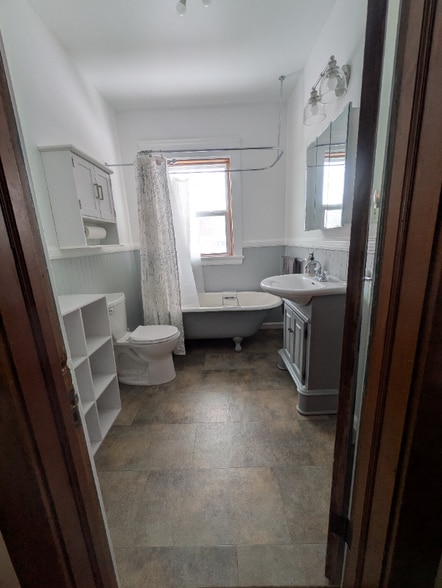 Building Photo - 307 Lincoln St