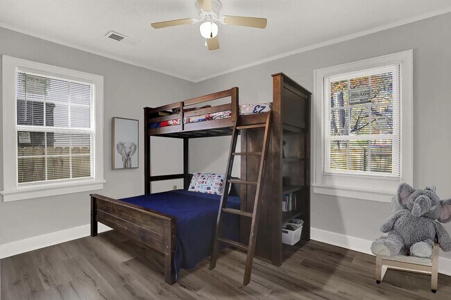 Building Photo - 3088 Manhattan Ave