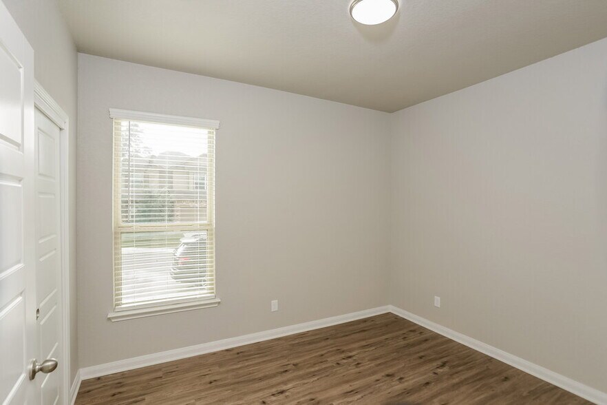 Building Photo - 15112 Dione Bend