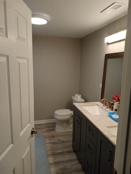 Building Photo - 609 S Avon Ct