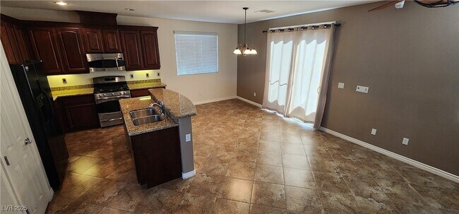 Building Photo - 933 Ambrosia Dr