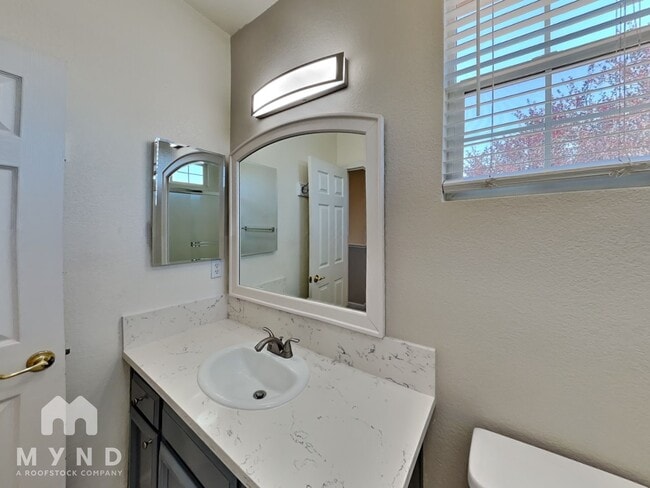 Building Photo - 5325 Dunlay Dr