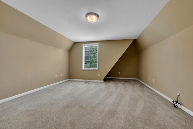 Building Photo - 1017 Ashwood Dr