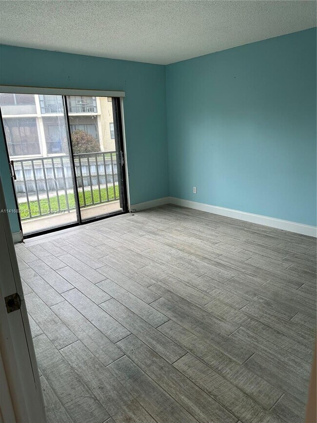Building Photo - 2050 Oleander Blvd