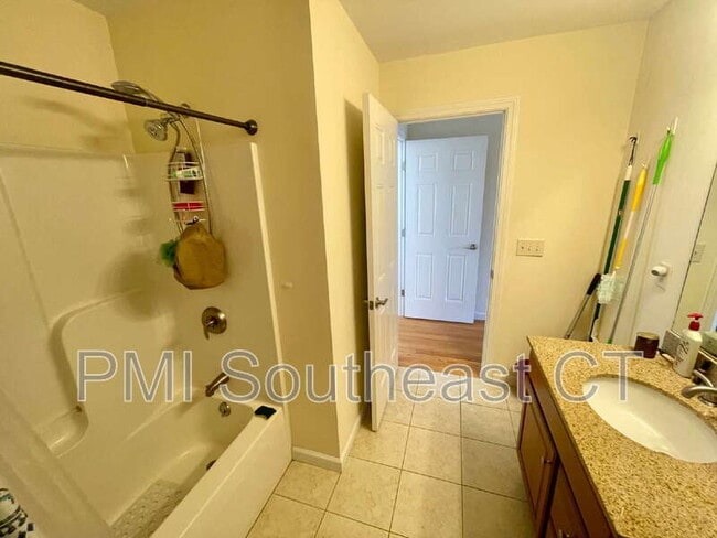 Building Photo - 330 Crystal Ave