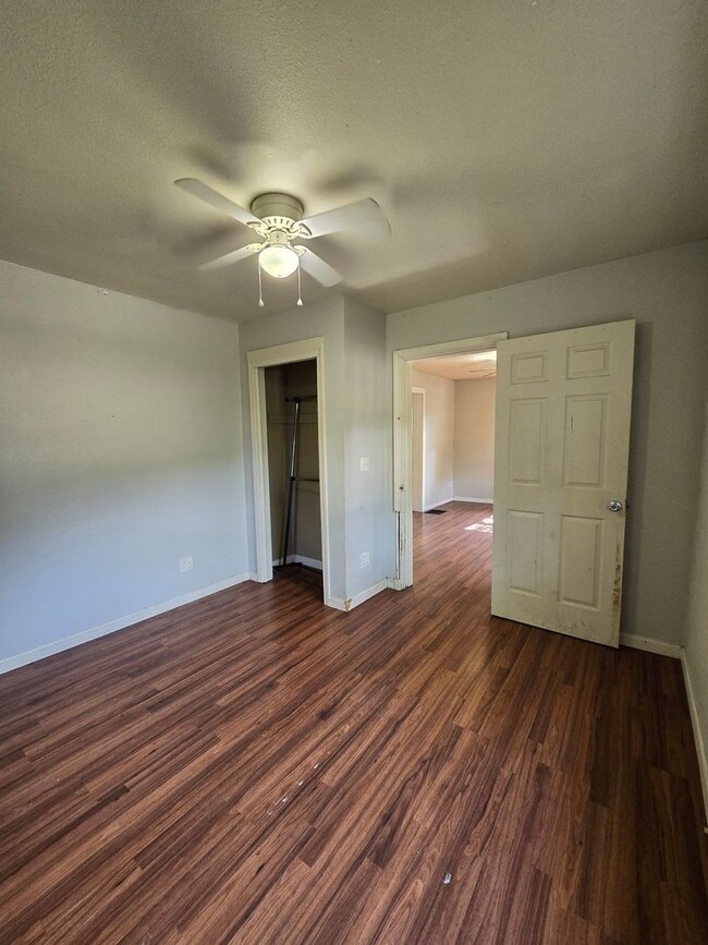 Building Photo - 2 Bedroom | 1 Bathroom | Springfield MO! | Fenced Yard!