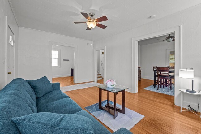 Building Photo - Spacious 5-Bed Home with Front Porch, Deck...