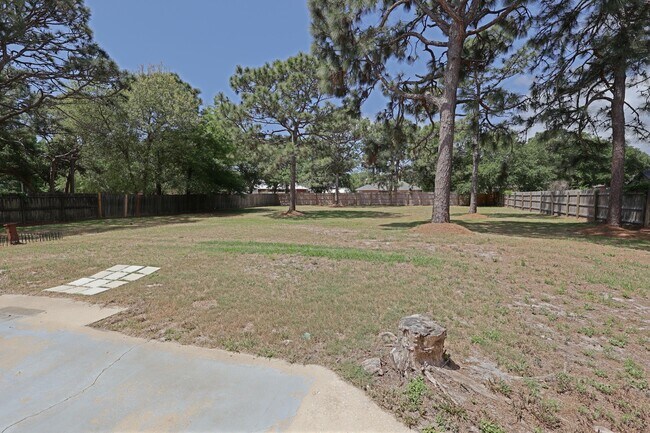 Building Photo - 1915 Sunrise Dr