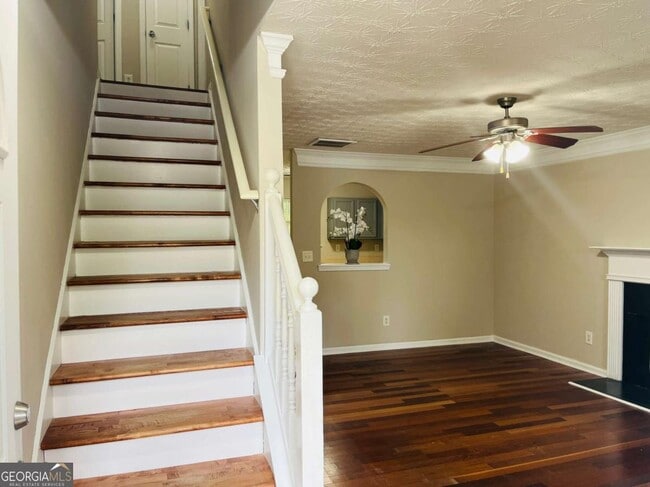 Building Photo - 690 Escalade Dr
