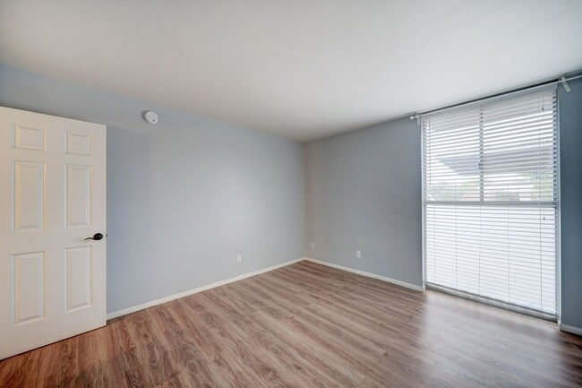 Building Photo - Ready to View Now! Arcadia Lite - 2 bedroom/1 Bath- Adorable Condo and Community-W/T/S are included!