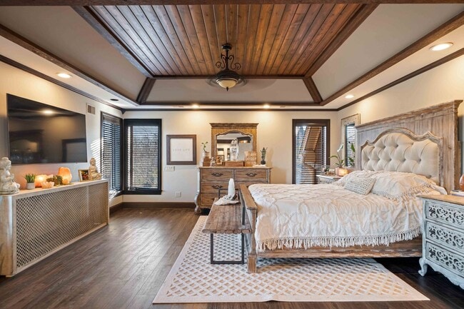 Building Photo - Fully-Furnished Luxurious Home in Nevillewood