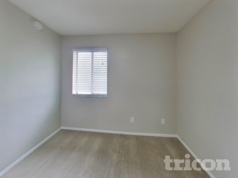 Building Photo - 4963 Beige St