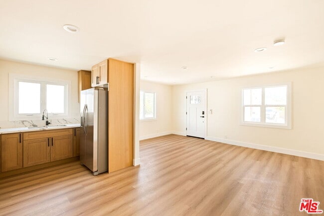 Building Photo - 340 S Ave 56
