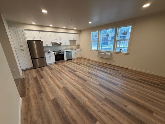 Building Photo - Brand New 2 bedroom 1.5 bath unit